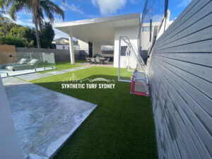 Modern backyard with synthetic turf and clean, minimalist design.